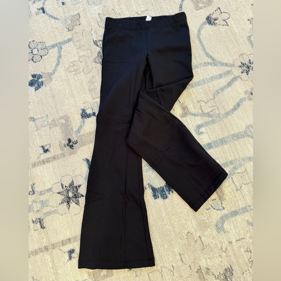 Old Navy High-Waisted Fleece-Lined Flared Leggings - Picture 4 of 4